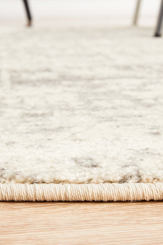 Dream White Silver Transitional Round Rug