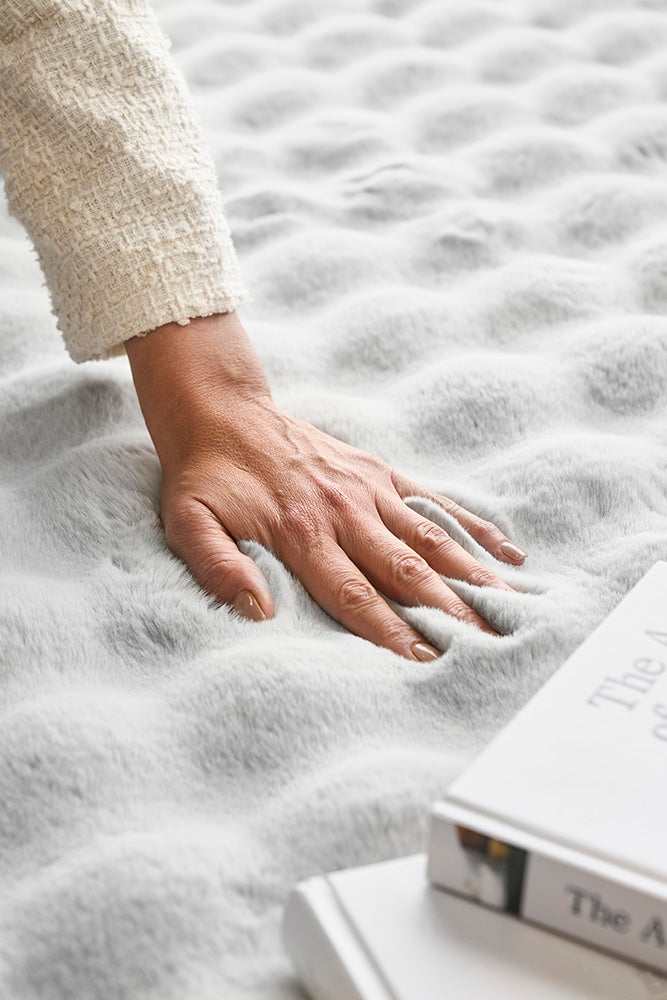 Faux Fur Ribbed Round Silver Washable Rug