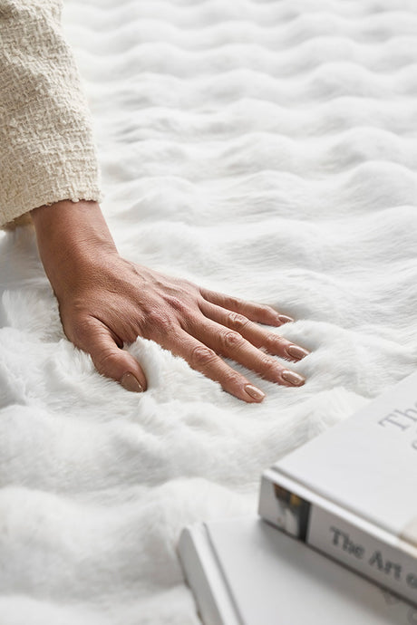 Faux Fur Ribbed White Washable Rug