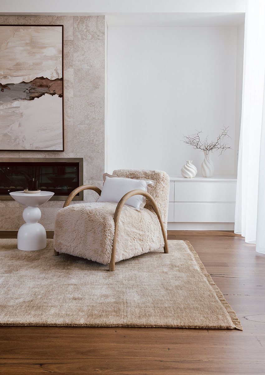 Hand-Loomed Oyster Tassel Wool Rug