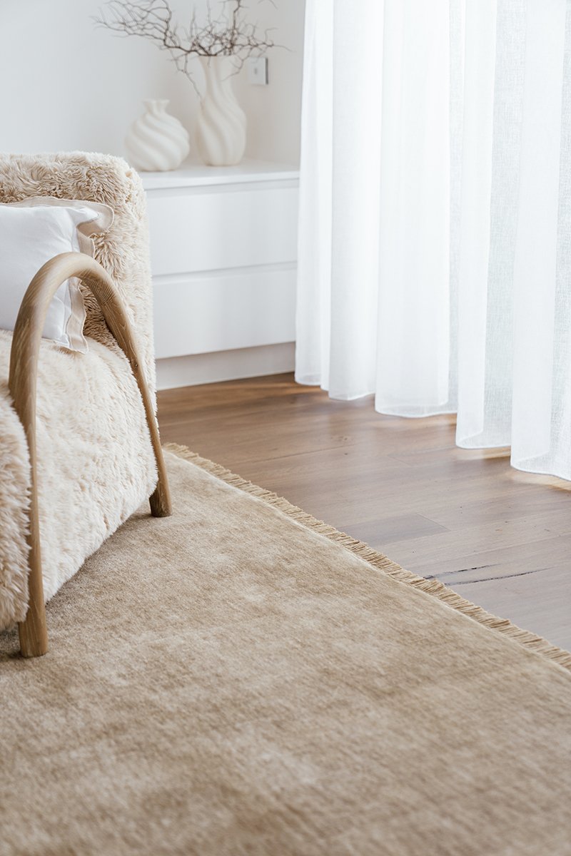 Hand-Loomed Oyster Tassel Wool Rug