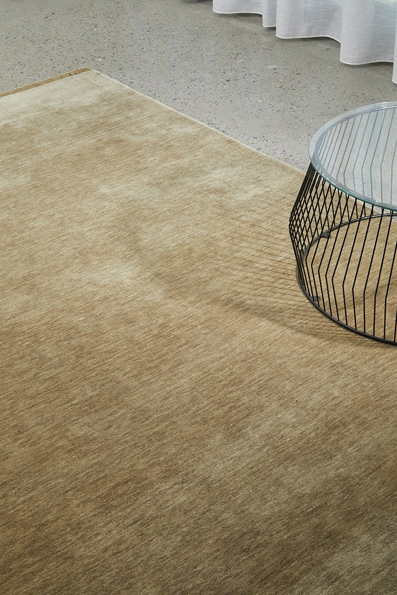 Hand-Loomed Oyster Tassel Wool Rug