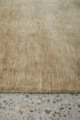 Hand-Loomed Oyster Tassel Wool Rug
