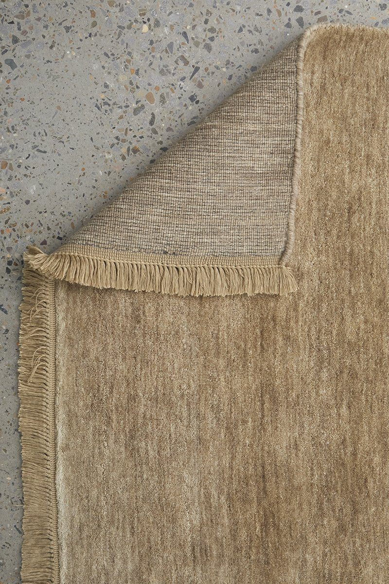 Hand-Loomed Oyster Tassel Wool Rug