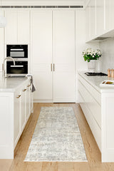 Emma Blomfield Haze Slate Rug – Abstract Layers