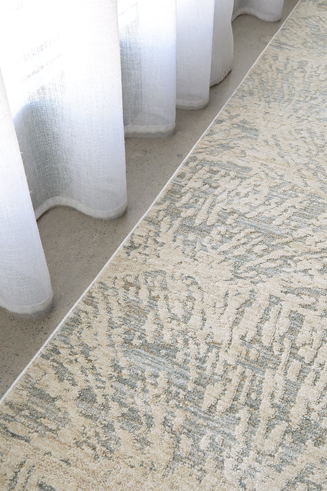 Emma Blomfield Plume Frost Rug – Soft Organic Motif