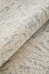 Emma Blomfield Plume Frost Rug – Soft Organic Motif