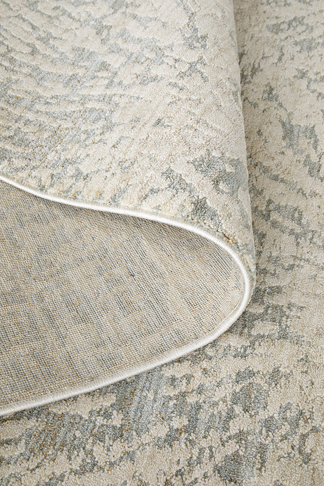 Emma Blomfield Plume Frost Rug – Soft Organic Motif