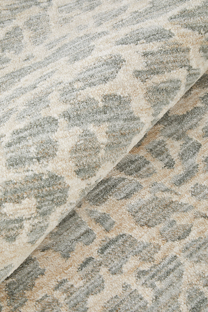 Emma Blomfield Rogue Mist Textured Rug – Pebble Patterned