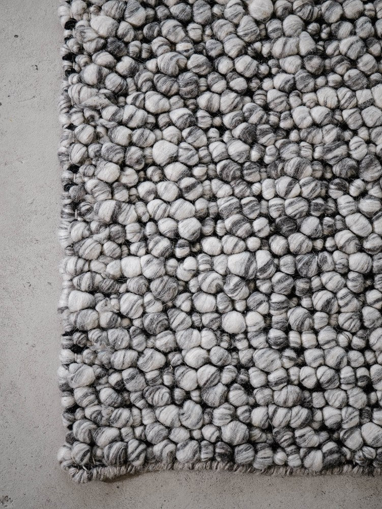 Aspen Pebble Black and White Wool Rug