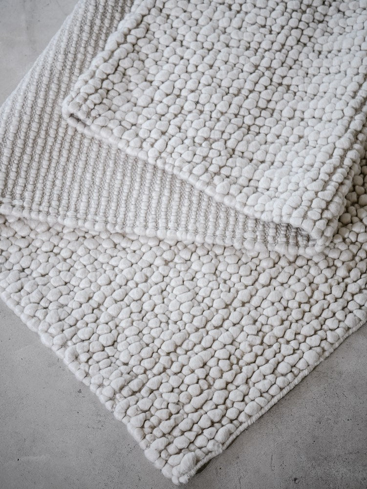 Aspen Pebble Alabaster White Wool Rug