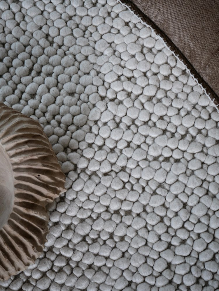 Aspen Pebble Alabaster White Wool Rug