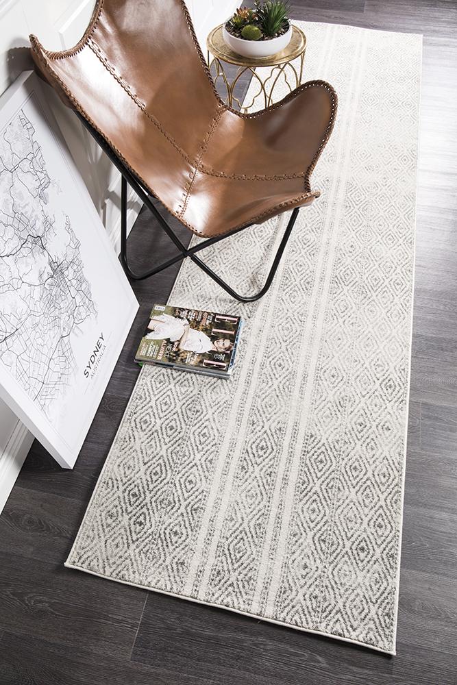 Paradise White And Grey Tribal Transitional Rug