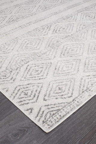 Paradise White And Grey Tribal Transitional Rug